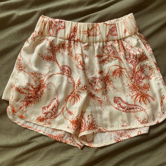 Aritzia Little Moon patterned silk shorts - Picture 1 of 9